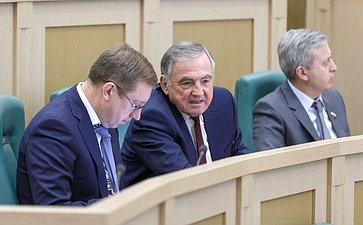 А. Майоров и Ю. Бирюков на 391-м заседании Совета Федерации