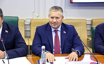 Денис Гусев