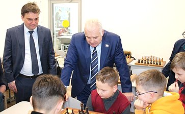 Сергей Мартынов встретился с руководителями и учениками Шахматной школы Сергея Карякина в Йошкар-Оле
