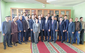 Баир Жамсуев принял участие в совещании в поселке Агинское, на котором обсуждался вопрос создания межрегионального промышленного кластера по переработке овечьей шерсти