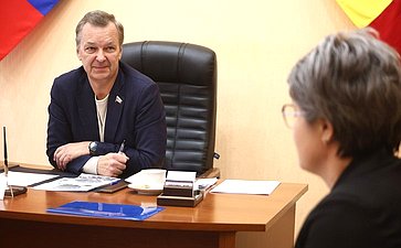 Андрей Яцкин провел прием граждан в Ростове-на-Дону