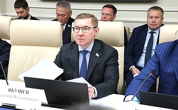 Владимир Якушев