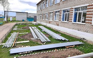 Сергей Мартынов проинспектировал ход ремонтных работ в Лажъяльской школе Сернурского района в рамках подготовки к началу учебного года
