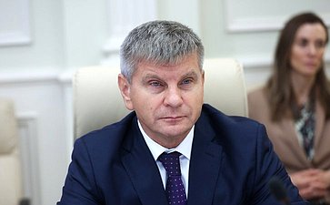 Геннадий Голов