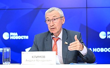 Председатель Временной комиссии Совета Федерации по защите госсуверенитета и предотвращению вмешательства во внутренние дела РФ Андрей Климов