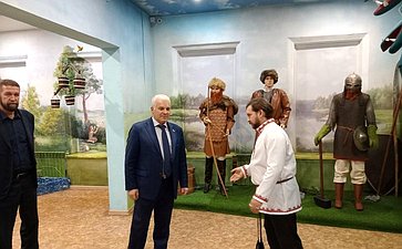 Сергей Мартынов побывал в Музее марийской сказки