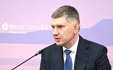 Сессия «Национальная модель: улучшение делового климата России и инвестиционное развитие регионов Дальнего Востока». X Восточный экономический форум