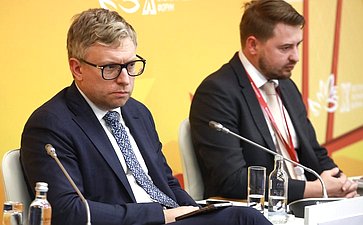 Сессия «Россия и Азия: как построить мосты в новой реальности банкинга?». X Восточный экономический форум