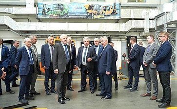 В рамках выездного заседания Комитета СФ по обороне и безопасности сенаторы посетили ряд социально значимых предприятий Свердловской области
