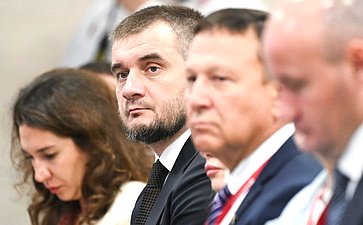 Сессия «Национальная модель: улучшение делового климата России и инвестиционное развитие регионов Дальнего Востока». X Восточный экономический форум