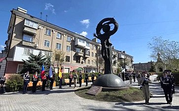 Ольга Бас почтила память героев ЧАЭС ЛНР