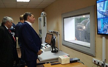 Андрей Епишин посетил научно-производственное предприятие «Звезда» им. Г.И. Северина