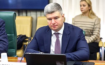 Круглый стол Комитета Совета Федерации по экономической политике совместно с Комитетом Совета Федерации по международным делам «Вопросы применения и совершенствования антимонопольного законодательства РФ в условиях санкционного давления»