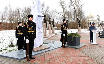 Сенаторы РФ приняли участие в торжественной церемонии открытия памятника Адмиралу флота Советского Союза Исакову Ивану Степановичу