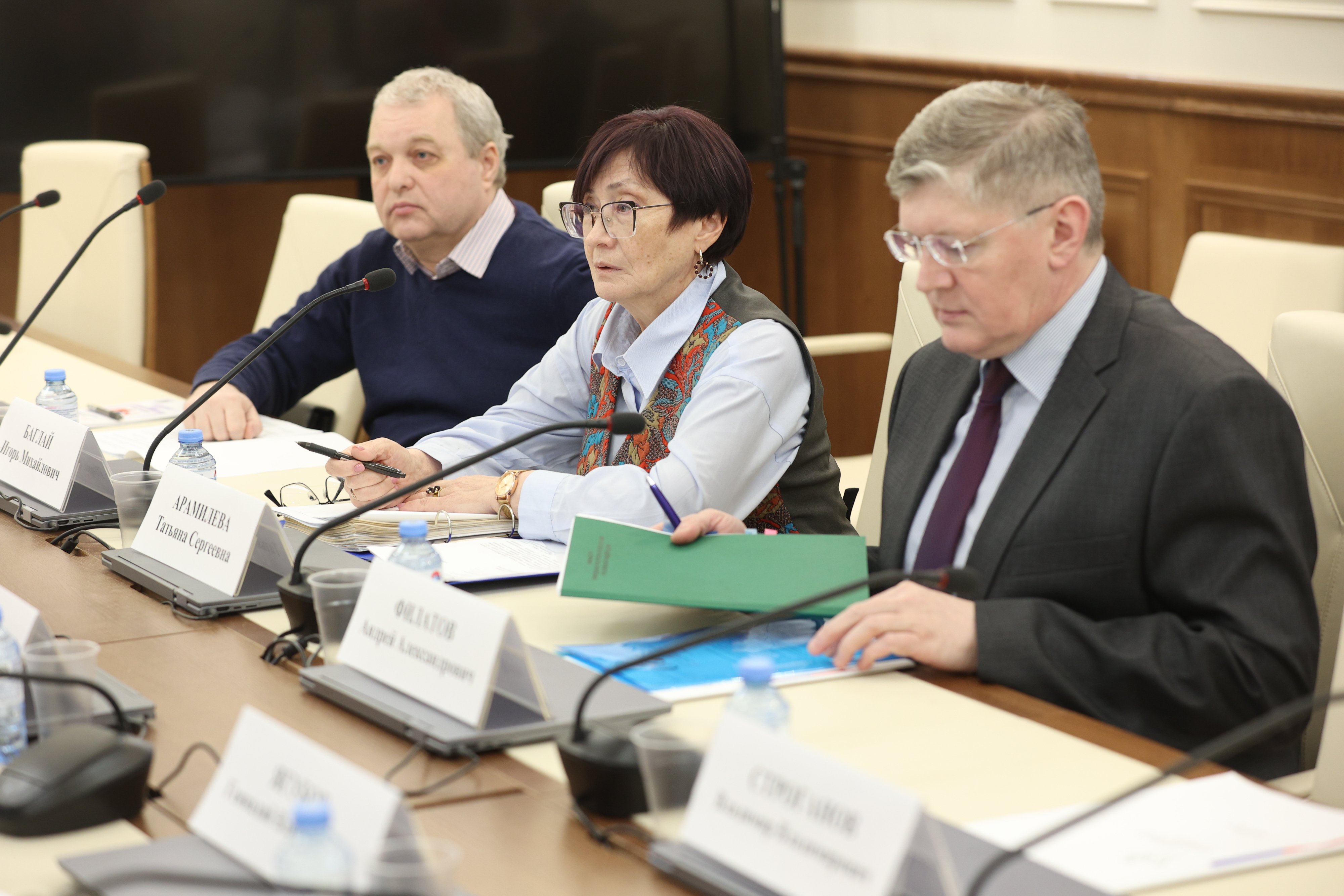 В Лебедев провел совещание по реализации комплекса мер в области