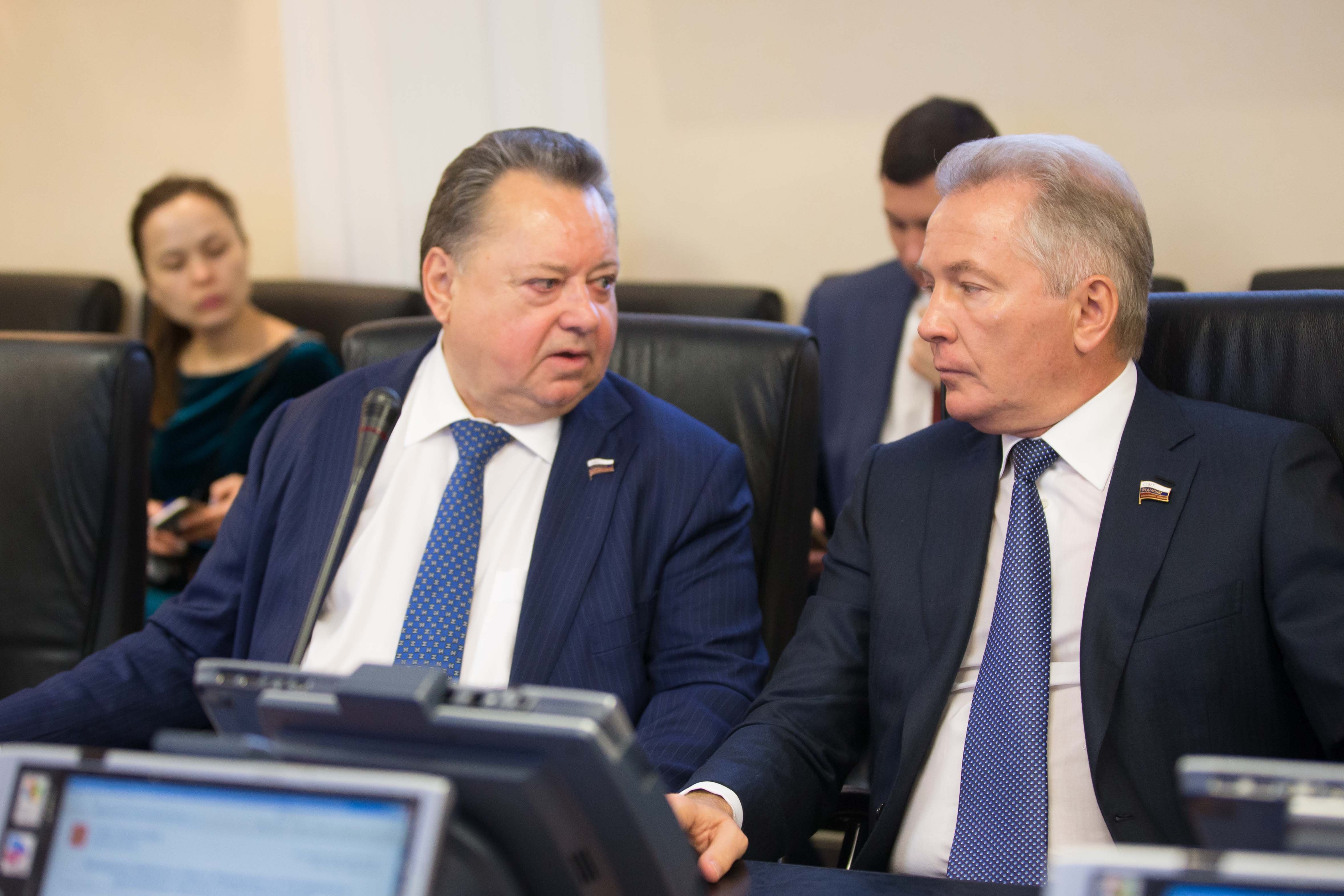 Изменения в закон о статусе члена Совета Федерации и депутата ...