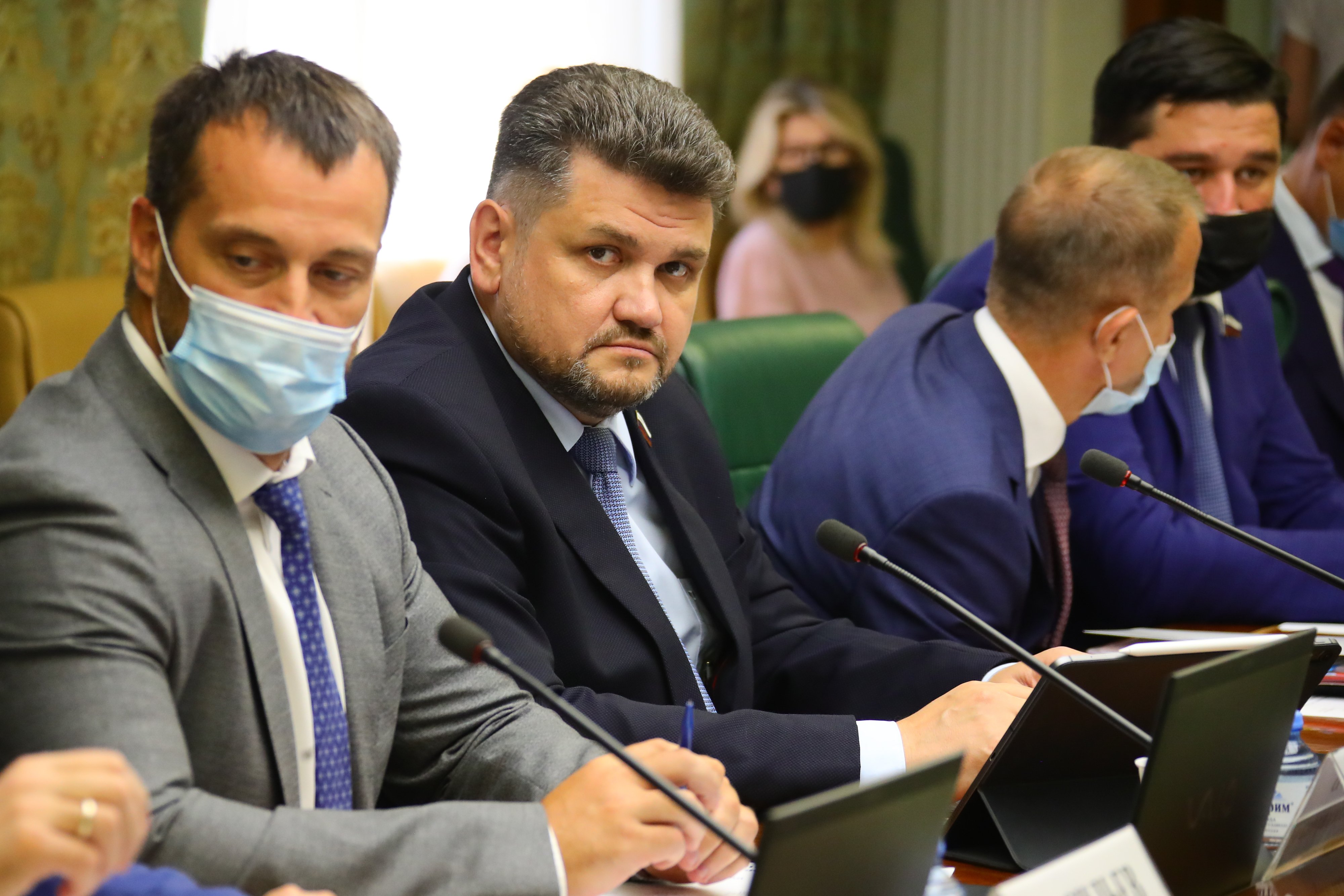 Подготовку к «правительственному часу» о мерах поддержки отраслей ...
