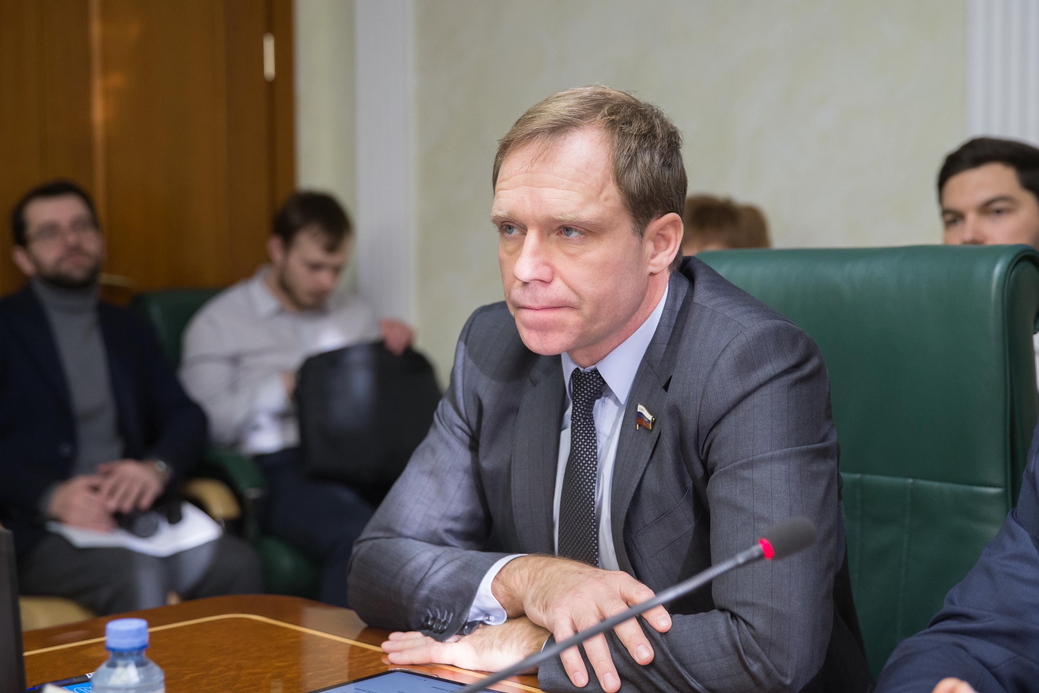 Сенаторы рассмотрели актуальные вопросы экономического развития ...