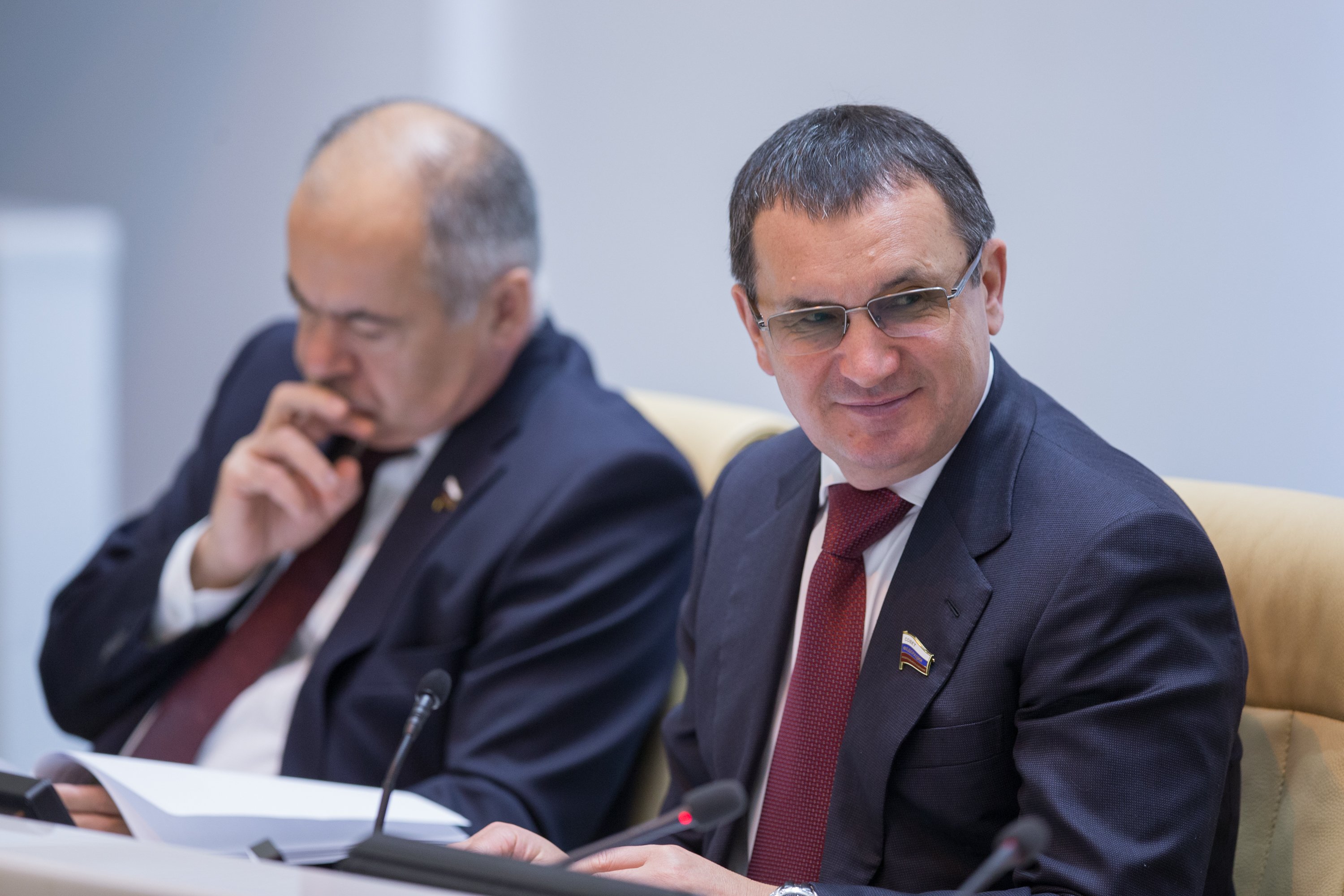 Одобрен закон «О минимальном размере оплаты труда» | Совет Федерации ...