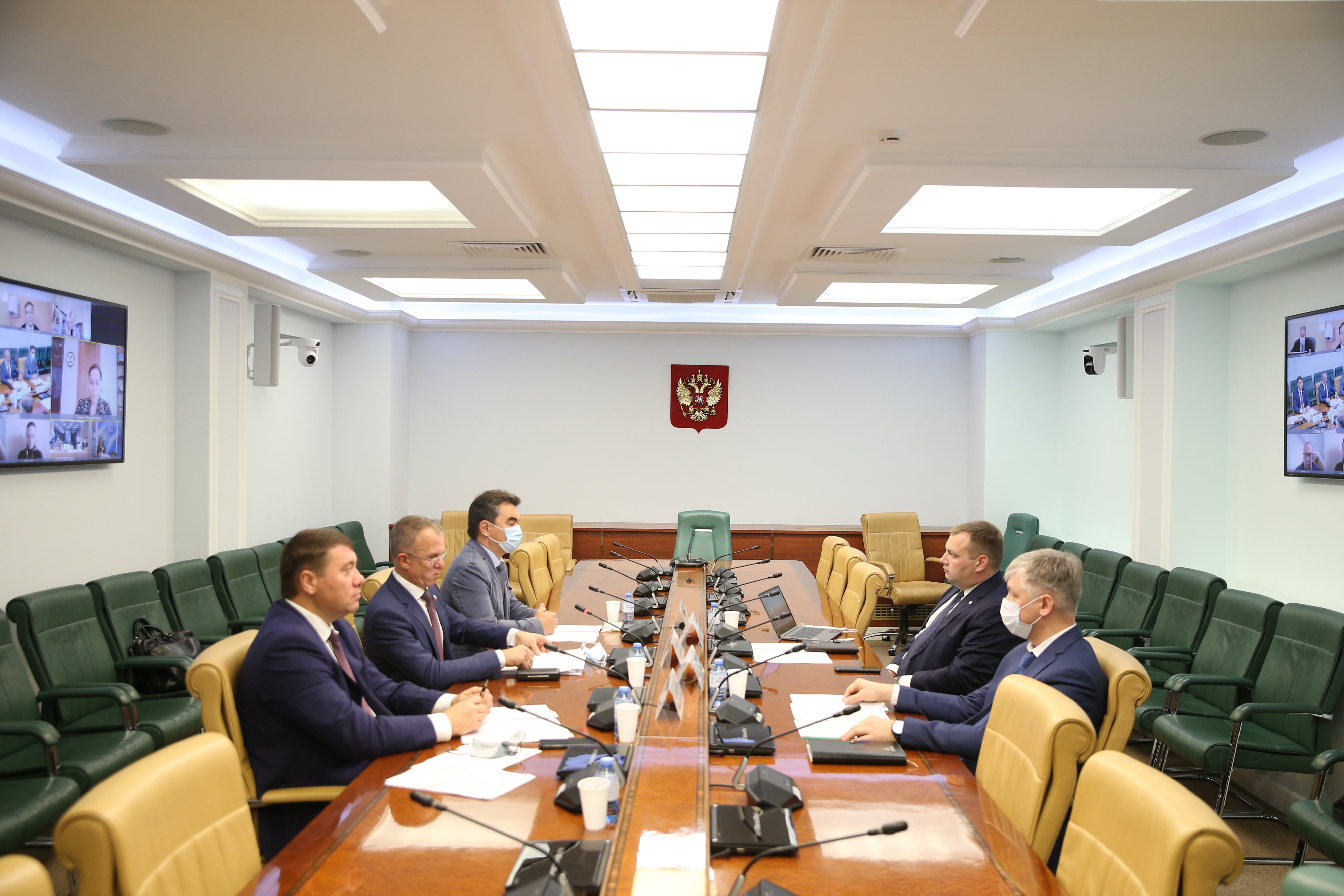 В. Кравченко провел «круглый стол» по поддержке малого и среднего ...