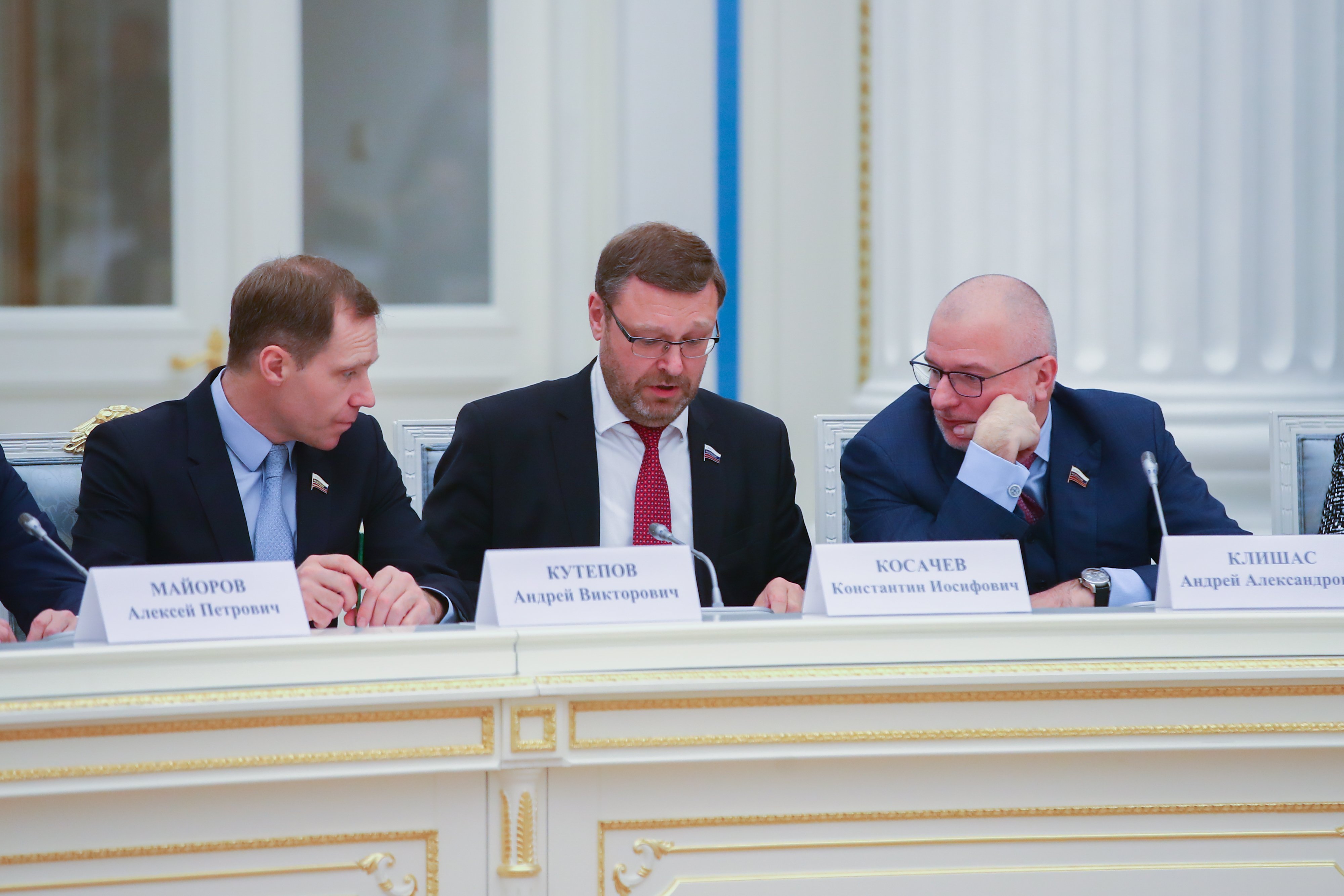 Президент РФ провел встречу с руководством Совета Федерации и ...