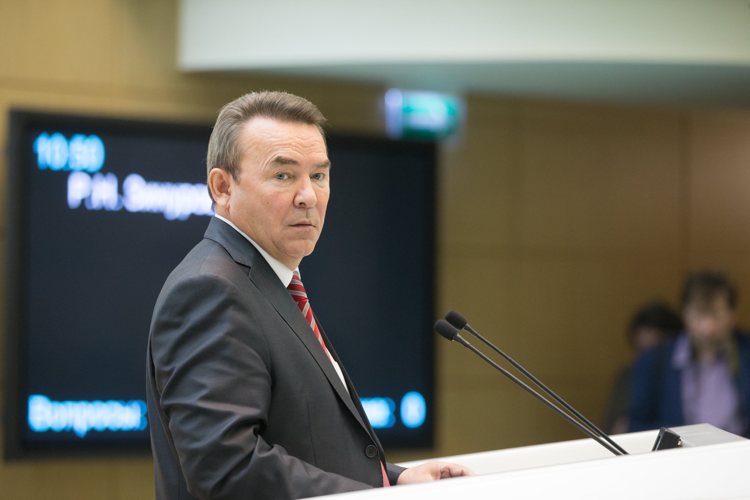 Одобрен закон «О минимальном размере оплаты труда» | Совет Федерации ...