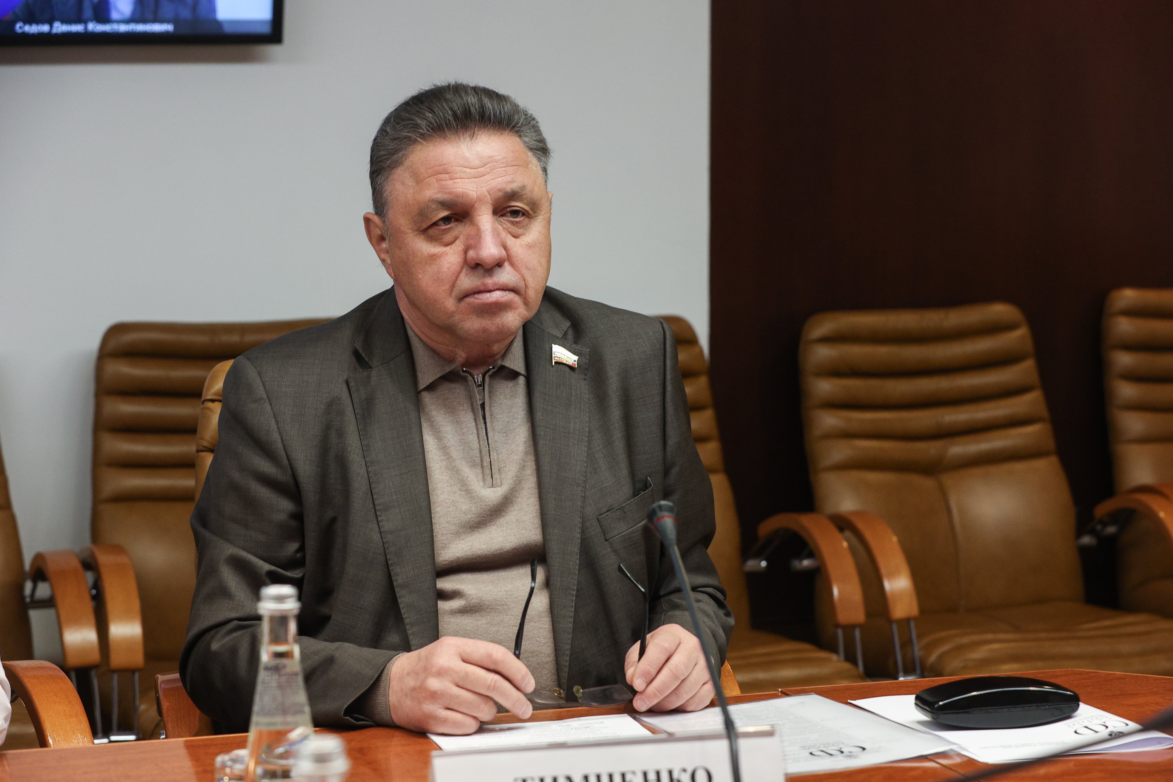 Сенаторы и представители законодательных органов власти субъектов РФ ...