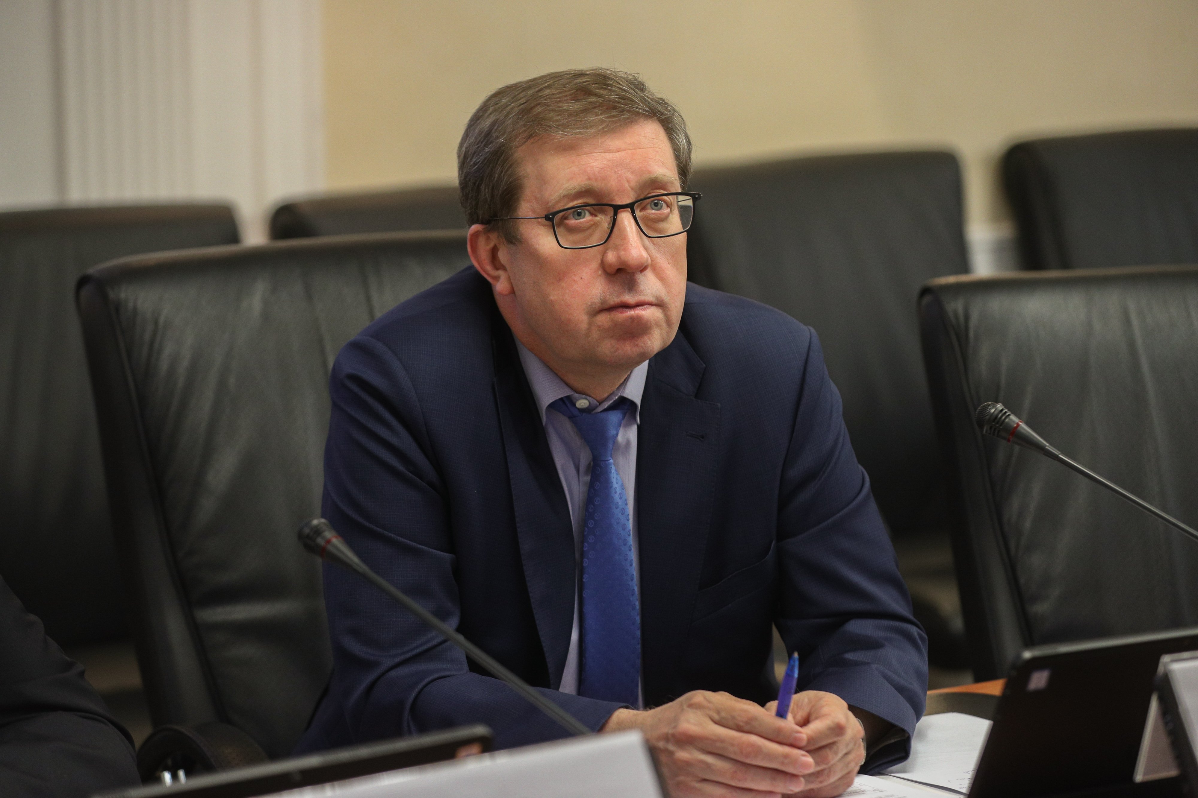 Сенаторы обсудили вопрос оптимизации деятельности госучреждений по ...