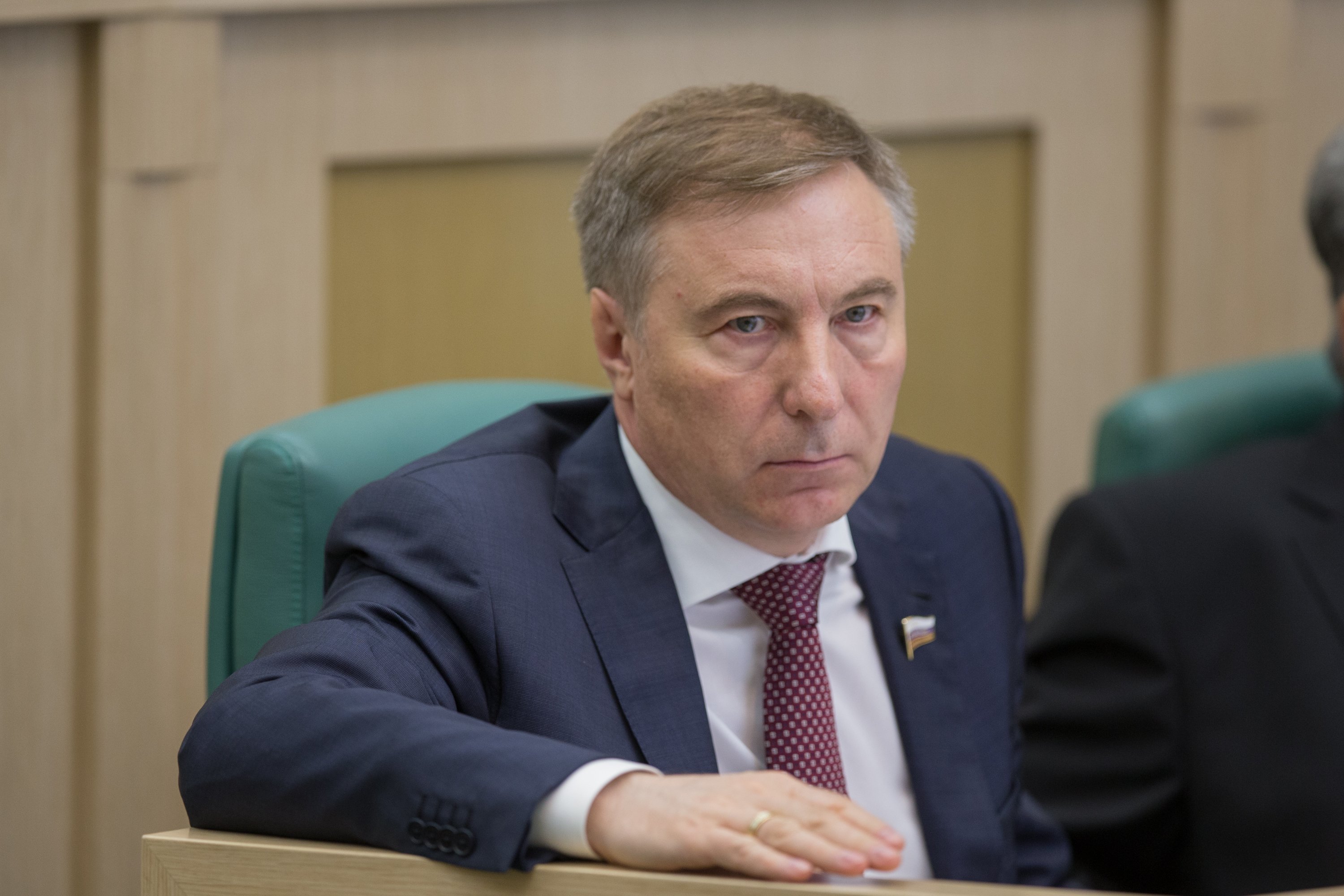 Одобрен закон «О минимальном размере оплаты труда» | Совет Федерации ...