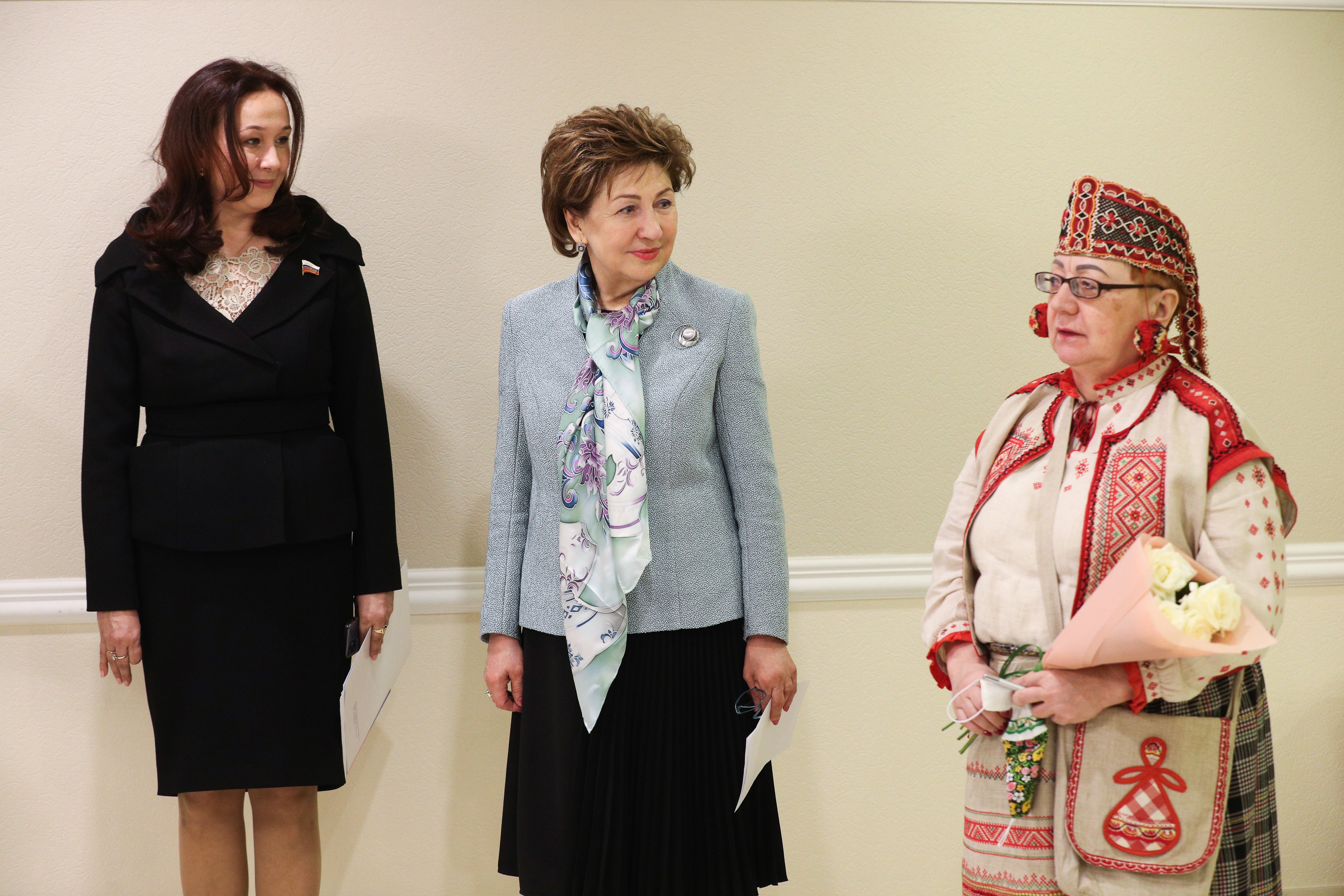 В Совете Федерации открылась выставка изделий народного промысла ...