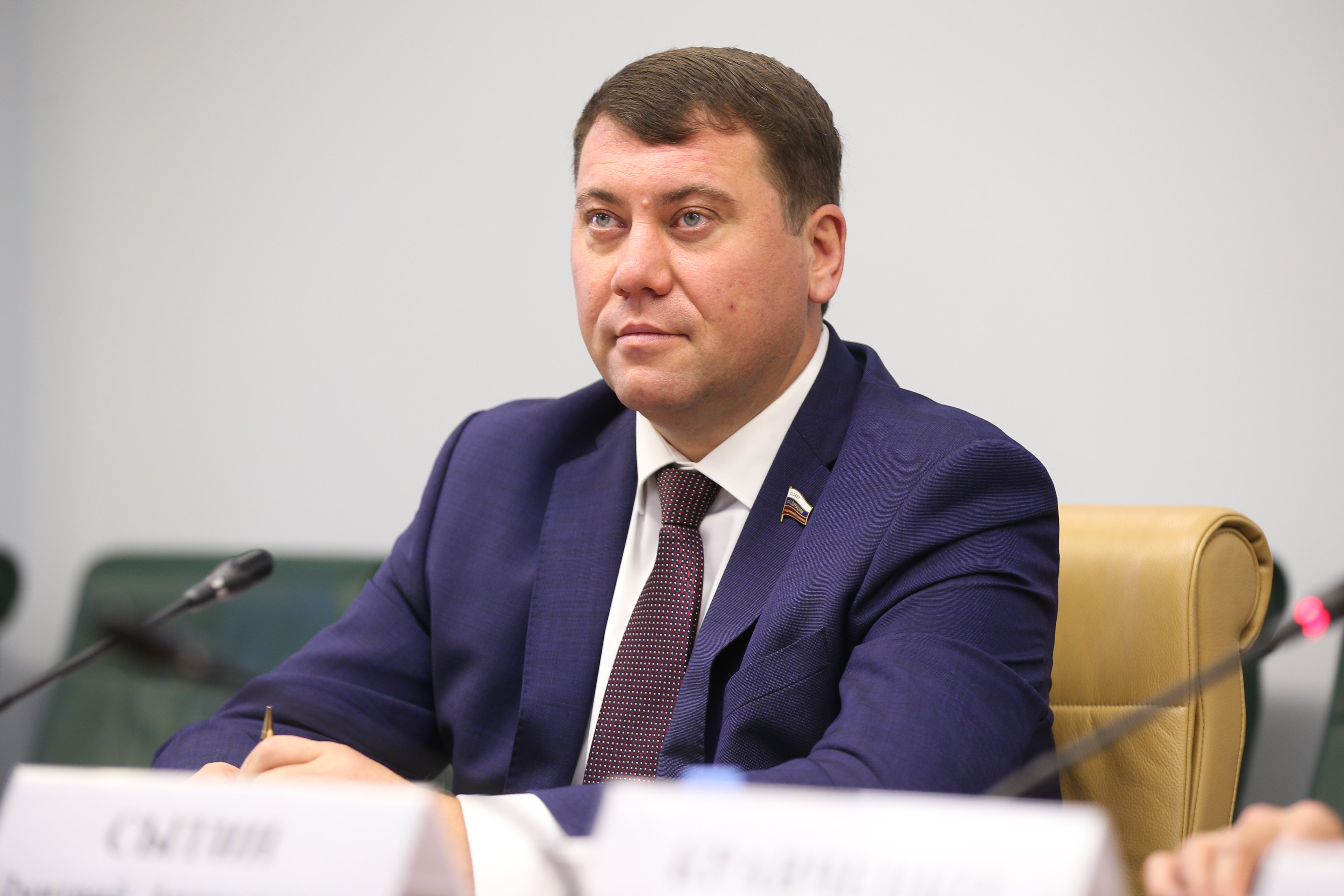 В. Кравченко провел «круглый стол» по поддержке малого и среднего ...