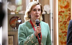 И. Святенко открыла выставочное пространство народных художественных промыслов на ПМЭФ-2026