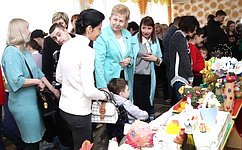 О. Бас посетила в Луганске выставку творческих работ воспитанников Республиканского центра реабилитации детей-инвалидов