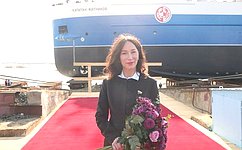 Е. Дягилева приняла участие в церемонии спуска на воду нового краболова