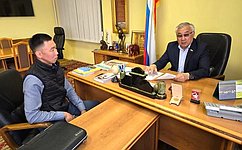 Б. Жамсуев провел прием граждан в Агинском