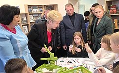 О. Бас посетила в ЛНР модульную библиотеку нового поколения «Казачок»