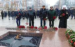 А. Кондратенко возложил цветы к Вечному огню в Краснодаре
