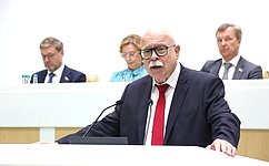 Перед сенаторами выступил президент Российского совета по международным делам Д. Тренин