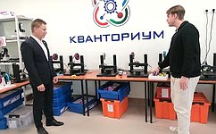 И. Зубарев наградил карельского победителя школы-конкурса «Портрет твоего края»