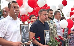 А. Гибатдинов почтил память детей — жертв войны в Донбассе
