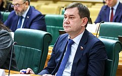 В. Нетёсов организовал для воронежских школьников экскурсию, посвященную Дню Героев Отечества