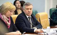 С. Михайлов: Важно оснащать современным оборудованием не только строящиеся школы, но и существующие