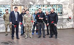 А. Гибатдинов почтил память жертв трагедии в Беслане