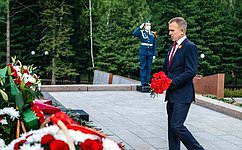 Владимир Кравченко возложил цветы к Мемориалу боевой и трудовой славы в Томске