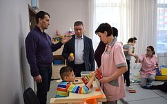 Э. Исаков обсудил в Ханты-Мансийске вопросы поддержки участников СВО, а также посетил социальные учреждения