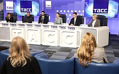 В пресс-центре ТАСС сенатор РФ Александр Волошин принял участие в пресс-конференции, посвященной проведению с 9 по 19 мая в России и Республике Беларусь просветительской молодежной экспедиции «Код непокоренных»