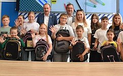 Н. Владимиров вручил портфели и школьные наборы маленьким чебоксарцам – детям защитников страны