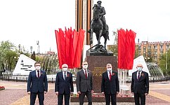 Анатолий Артамонов поздравил ветеранов с Днем Великой Победы