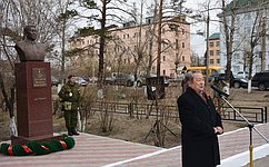 А. Тулохонов открыл памятник Герою Советского Союза В.Х. Хантаеву в Улан-Удэ