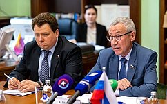 А. Климов: Члены Комиссии СФ по защите госсуверенитета проводят серию заседаний в российских регионах